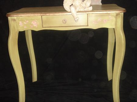 Un ton acidulé pour cette table console...